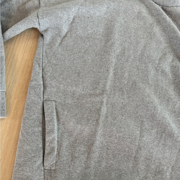 Zenana Outfitters Gray Sweatshirt With Pockets Size S/M - Picture 2 of 4